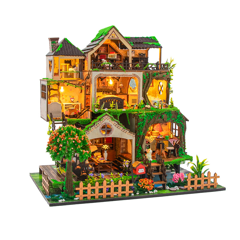 Treehouse Diorama Kit Sylvan Manor miniature scene